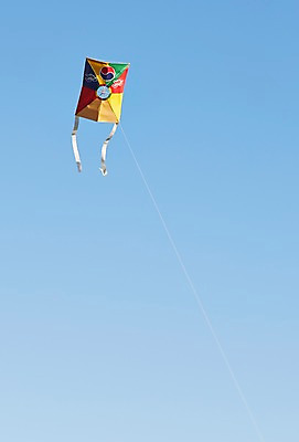 포토 JPG 주간 한국문화 한국전통 전통 전통문화 로우앵글 백그라운드 하늘 새해 사람없음 야외 전통놀이 실 연 오브젝트 연날리기 방패연 국내포토 자연요소 동양문화 문화 뷰포인트 놀이 한국 놀이용품 파일형식