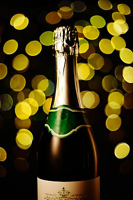 포토 JPG 백그라운드 술병 조명 새해 주류 근접촬영 사람없음 아웃포커스 빛 야간 샴페인 오브젝트 보케 국내포토 자연요소 음료 뷰포인트 병_용기 촬영기법 파일형식