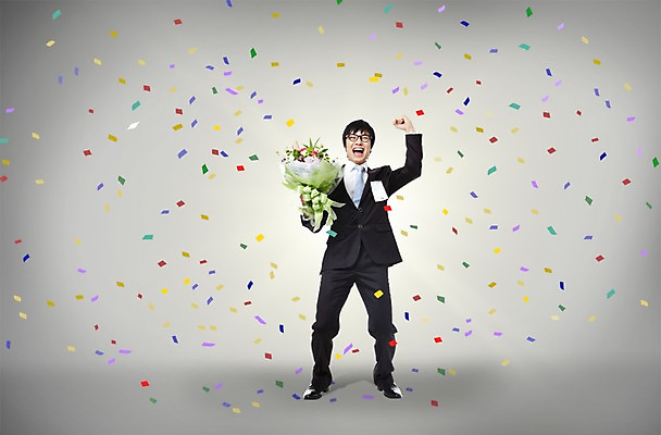 전신 PSD 편집이미지 남자 꽃다발 비즈니스 날리기 한명 사람 동양인 정장 손짓 성인 경제 기쁨 한국인 구직 비즈니스맨 합격 꽃가루 색종이 번호표 입사 남자만 남자한명만 성인남자만 성인만 이미지편집 1 옷 꽃 감정 종이 컨셉 모션 인종 직장인 가루 파일형식