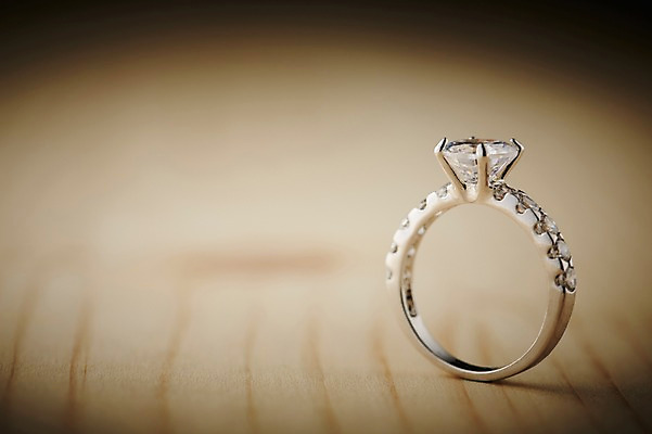 포토 JPG 스튜디오촬영 결혼 장신구 실내 선물 근접촬영 사람없음 아웃포커스 반지 보석 오브젝트 예물 결혼반지 커플반지 결혼소품 다이아몬드반지 국내포토 뷰포인트 촬영기법 이벤트 내부 광석 파일형식