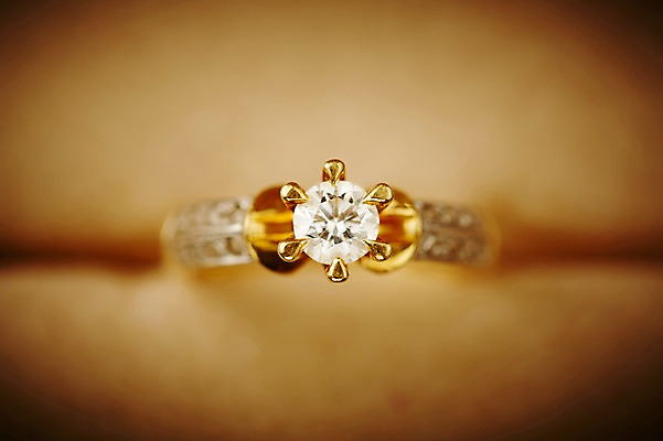 포토 JPG 스튜디오촬영 결혼 장신구 실내 선물 근접촬영 사람없음 아웃포커스 상자 반지 보석 오브젝트 예물 결혼반지 커플반지 결혼소품 다이아몬드반지 국내포토 뷰포인트 촬영기법 이벤트 내부 광석 파일형식