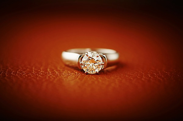 포토 JPG 스튜디오촬영 결혼 장신구 실내 선물 근접촬영 사람없음 아웃포커스 반지 보석 오브젝트 예물 결혼반지 커플반지 결혼소품 다이아몬드반지 국내포토 뷰포인트 촬영기법 이벤트 내부 광석 파일형식