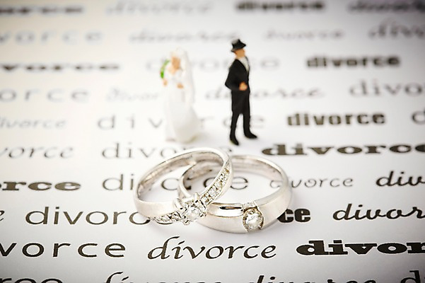 포토 JPG 스튜디오촬영 알파벳 영어 신부 인형 신랑 결혼 장신구 실내 선물 근접촬영 사람없음 아웃포커스 단어 장난감 미니어처 피규어 반지 보석 이별 오브젝트 예물 결혼반지 커플반지 소문자 결혼소품 이혼 국내포토 문자 뷰포인트 컨셉 촬영기법 이벤트 내부 모형 광석 파일형식