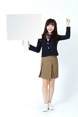 포토 JPG 스튜디오촬영 전신 학생 배너 여학생 여자 교복 모션 청소년 여고생 고등학생 사각프레임 광고판 실내 한명 서기 웃음 들기 사람 동양인 앞모습 10대 십대라이프스타일 파이팅 주먹 팻말 한국인 알림 십대여자한명만 국내포토 1 라이프스타일 옷 뷰포인트 프레임 알림판 표정 인종 내부 사각형 판 여자한명만 십대여자만 파일형식