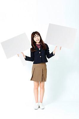 포토 JPG 스튜디오촬영 전신 학생 배너 여학생 여자 교복 청소년 여고생 고등학생 사각프레임 광고판 실내 한명 서기 웃음 들기 사람 동양인 앞모습 10대 십대라이프스타일 팻말 한국인 알림 십대여자한명만 국내포토 1 라이프스타일 옷 뷰포인트 모션 프레임 알림판 표정 인종 내부 사각형 판 여자한명만 십대여자만 파일형식