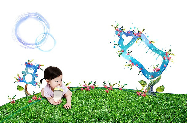 PSD 나무 식물 편집 편집이미지 응시 여자 엎드리기 한명 사람 동양인 잔디 한국인 아기 풀 우유병 젖병 먹기 여자만 여자한명만 아기만 여자아기만 여자아기한명만 이미지편집 1 시선 모션 병_용기 인종 아기용품 우유 파일형식