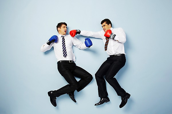 포토 JPG 스튜디오촬영 전신 서양인 해외기획촬영 2012년태국 남자 포즈 비즈니스 모션 실내 사람 정장 20대 성인 두명 공중 옆모습 비즈니스라이프 하이앵글 경쟁 권투 글러브 권투글러브 펀치 비즈니스맨 싸움 파란배경 청년만 청년남자만 국내포토 외국인 라이프스타일 옷 스포츠용품 뷰포인트 장갑 백그라운드 컨셉 청년 내부 파란색 격투기 직장인 남자만 성인만 파일형식