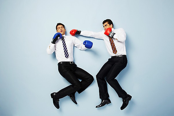 포토 JPG 스튜디오촬영 전신 서양인 해외기획촬영 2012년태국 남자 포즈 비즈니스 모션 실내 사람 정장 20대 성인 두명 공중 옆모습 비즈니스라이프 하이앵글 경쟁 권투 글러브 권투글러브 펀치 비즈니스맨 싸움 파란배경 청년만 청년남자만 국내포토 외국인 라이프스타일 옷 스포츠용품 뷰포인트 장갑 백그라운드 컨셉 청년 내부 파란색 격투기 직장인 남자만 성인만 파일형식