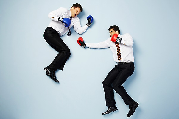 포토 JPG 스튜디오촬영 전신 서양인 해외기획촬영 2012년태국 남자 포즈 비즈니스 모션 실내 사람 정장 20대 성인 두명 공중 옆모습 비즈니스라이프 하이앵글 경쟁 권투 글러브 권투글러브 펀치 비즈니스맨 싸움 파란배경 청년만 청년남자만 국내포토 외국인 라이프스타일 옷 스포츠용품 뷰포인트 장갑 백그라운드 컨셉 청년 내부 파란색 격투기 직장인 남자만 성인만 파일형식