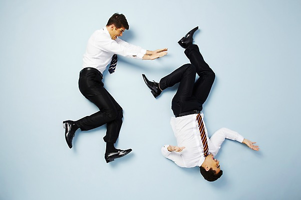 포토 JPG 스튜디오촬영 전신 서양인 해외기획촬영 2012년태국 남자 포즈 비즈니스 모션 실내 사람 정장 20대 성인 두명 공중 옆모습 비즈니스라이프 하이앵글 비즈니스맨 파란배경 청년만 청년남자만 국내포토 외국인 라이프스타일 옷 뷰포인트 백그라운드 청년 내부 파란색 직장인 남자만 성인만 파일형식