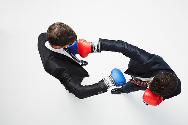 포토 JPG 스튜디오촬영 전신 서양인 해외기획촬영 2012년태국 남자 비즈니스 실내 서기 사람 정장 20대 성인 두명 비즈니스라이프 하이앵글 경쟁 권투 글러브 권투글러브 펀치 비즈니스맨 싸움 청년만 청년남자만 국내포토 외국인 라이프스타일 옷 스포츠용품 뷰포인트 장갑 컨셉 모션 청년 내부 격투기 직장인 남자만 성인만 파일형식