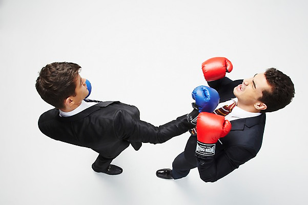 포토 JPG 스튜디오촬영 전신 서양인 해외기획촬영 2012년태국 남자 비즈니스 실내 서기 사람 정장 20대 성인 두명 비즈니스라이프 하이앵글 경쟁 권투 글러브 권투글러브 펀치 비즈니스맨 싸움 청년만 청년남자만 국내포토 외국인 라이프스타일 옷 스포츠용품 뷰포인트 장갑 컨셉 모션 청년 내부 격투기 직장인 남자만 성인만 파일형식