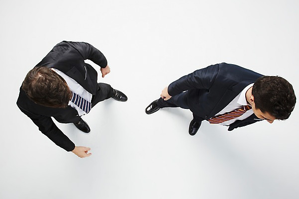 포토 JPG 스튜디오촬영 전신 서양인 해외기획촬영 2012년태국 남자 비즈니스 실내 서기 사람 정장 20대 성인 두명 비즈니스라이프 하이앵글 비즈니스맨 싸움 청년만 청년남자만 국내포토 외국인 라이프스타일 옷 뷰포인트 모션 청년 내부 직장인 남자만 성인만 파일형식