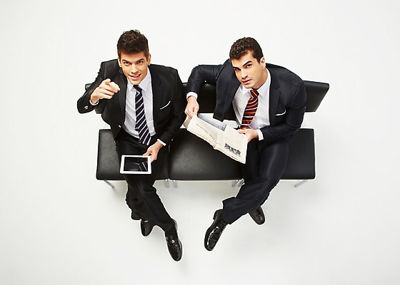 포토 JPG 스튜디오촬영 전신 서양인 해외기획촬영 2012년태국 남자 의자 비즈니스 휴식 실내 웃음 들기 사람 앉기 정장 손짓 20대 성인 두명 앞모습 비즈니스라이프 하이앵글 태블릿 올려보기 다리꼬기 가리킴 웹서핑 비즈니스맨 신문 신문읽기 청년만 청년남자만 국내포토 외국인 라이프스타일 옷 뷰포인트 가구 컨셉 모션 표정 청년 내부 간행물 전자제품 스마트기기 직장인 뉴스 읽기 남자만 성인만 파일형식