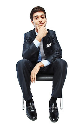 포토 JPG 스튜디오촬영 전신 서양인 해외기획촬영 2012년태국 남자 의자 비즈니스 모션 실내 한명 웃음 누끼 사람 앉기 정장 20대 성인 앞모습 비즈니스라이프 비즈니스맨 와이드앵글 청년만 청년남자만 청년남자한명만 성인남자한명만 국내포토 외국인 1 라이프스타일 옷 뷰포인트 가구 표정 청년 내부 직장인 남자만 남자한명만 성인남자만 성인만 파일형식