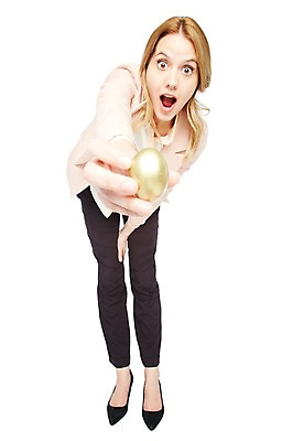 포토 JPG 스튜디오촬영 전신 서양인 해외기획촬영 2012년태국 여자 비즈니스 실내 숙이기 한명 서기 들기 누끼 사람 정장 20대 성인 앞모습 금융 경제 비즈니스라이프 계란 알 놀람 비즈니스우먼 황금알 와이드앵글 청년만 청년여자만 청년여자한명만 성인여자한명만 국내포토 외국인 1 라이프스타일 옷 감정 뷰포인트 포즈 모션 표정 청년 내부 직장인 여자만 여자한명만 성인여자만 성인만 파일형식