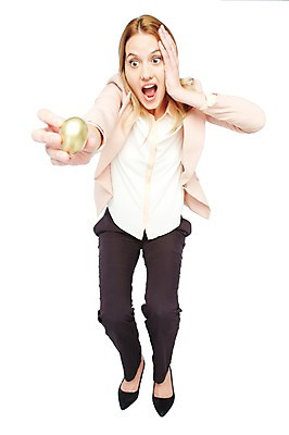 포토 JPG 스튜디오촬영 전신 서양인 해외기획촬영 2012년태국 여자 비즈니스 실내 한명 서기 들기 누끼 사람 정장 20대 성인 앞모습 금융 경제 비즈니스라이프 계란 알 놀람 비즈니스우먼 황금알 와이드앵글 청년만 청년여자만 청년여자한명만 성인여자한명만 국내포토 외국인 1 라이프스타일 옷 감정 뷰포인트 모션 표정 청년 내부 직장인 여자만 여자한명만 성인여자만 성인만 파일형식