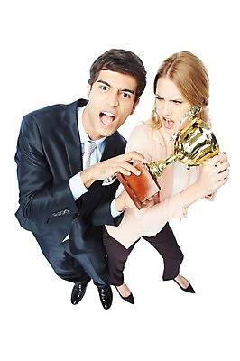 포토 JPG 스튜디오촬영 전신 서양인 해외기획촬영 2012년태국 여자 남자 비즈니스 실내 서기 들기 누끼 사람 정장 20대 성인 두명 앞모습 비즈니스라이프 경쟁 우승 비즈니스맨 비즈니스우먼 찡그림 트로피 싸움 와이드앵글 청년만 국내포토 외국인 라이프스타일 옷 뷰포인트 컨셉 모션 표정 청년 내부 최고 직장인 상_우승 성인만 파일형식