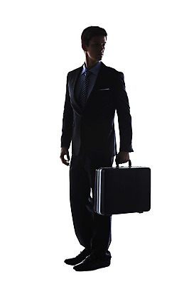 포토 JPG 스튜디오촬영 전신 서양인 해외기획촬영 응시 2012년태국 남자 실루엣 서류가방 가방 비즈니스 모션 실내 한명 서기 들기 누끼 사람 정장 20대 성인 비즈니스라이프 비즈니스맨 역광 청년만 청년남자만 청년남자한명만 성인남자한명만 국내포토 외국인 1 라이프스타일 시선 잡화 옷 촬영기법 청년 내부 직장인 남자만 남자한명만 성인남자만 성인만 파일형식