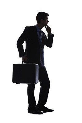 포토 JPG 스튜디오촬영 전신 서양인 해외기획촬영 응시 2012년태국 남자 실루엣 생각 서류가방 가방 비즈니스 모션 실내 한명 서기 들기 누끼 사람 정장 20대 성인 옆모습 비즈니스라이프 턱괴기 비즈니스맨 고민 역광 청년만 청년남자만 청년남자한명만 성인남자한명만 국내포토 외국인 1 라이프스타일 시선 잡화 옷 감정 뷰포인트 촬영기법 청년 내부 직장인 남자만 남자한명만 성인남자만 성인만 파일형식