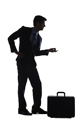 포토 JPG 스튜디오촬영 전신 서양인 해외기획촬영 응시 2012년태국 남자 실루엣 허리손 서류가방 가방 비즈니스 모션 실내 한명 서기 누끼 사람 정장 손짓 20대 성인 옆모습 비즈니스라이프 비즈니스맨 역광 청년만 청년남자만 청년남자한명만 성인남자한명만 국내포토 외국인 1 라이프스타일 시선 잡화 옷 뷰포인트 포즈 촬영기법 청년 내부 직장인 남자만 남자한명만 성인남자만 성인만 파일형식