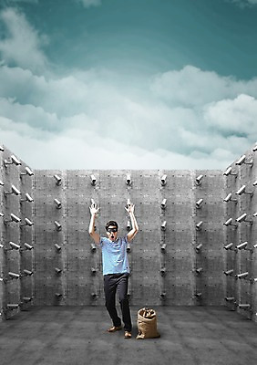 전신 PSD 구름 편집이미지 남자 벽 하늘 가면 입벌림 한명 서기 사람 동양인 성인 손들기 놀람 한국인 도둑 보따리 감시카메라 포위 발각 체포 남자만 남자한명만 성인남자만 성인만 이미지편집 자연요소 1 감정 모션 표정 인종 카메라 범죄인 파일형식