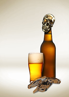 PSD 편집이미지 자동차 해골 맥주 사람없음 컵 손상 죽음 교통사고 맥주잔 맥주병 음주운전 폐차 이미지편집 식기 육상교통 컨셉 술잔 술병 뼈 주류 운전 범죄 사건 파일형식