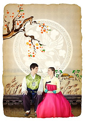 전신 PSD 서양인 외국인 나무 식물 백인 편집 편집이미지 한국문화 한국전통 전통 부부 커플 여자 명절 남자 전통문화 백그라운드 새해 주택 초가집 사람 앉기 성인 두명 담장 설날 마주보기 벼 전통의상 한복 성인만 이미지편집 동양문화 기념일 문화 관계 모션 한옥 곡류 한국 인종 건물 파일형식