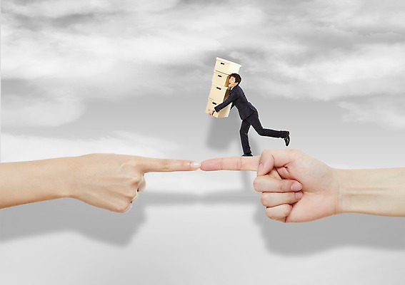 PSD 구름 편집이미지 직업 손 남자 맨라이프 포즈 비즈니스 모션 하늘 직장 그림자 서기 들기 사람 동양인 정장 손짓 20대 성인 옆모습 신체부위 세명 비즈니스라이프 상자 쌓기 한국인 사원 직장인 비즈니스맨 운반 신입사원 맞대기 무거움 실수 넘어짐 손맞댄 신입 청년만 성인한명만 성인만 이미지편집 자연요소 라이프스타일 옷 뷰포인트 회사 인종 청년 무게 파일형식