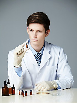 포토 JPG 스튜디오촬영 서양인 해외기획촬영 직업 응시 2012년태국 남자 과학 장갑 탁자 회색배경 실내 실험기구 실험 한명 들기 사람 상반신 20대 성인 앞모습 관찰 가운 실험복 병 연구원 과학자 샬레 청년만 청년남자만 청년남자한명만 성인남자한명만 국내포토 외국인 1 식기 시선 잡화 옷 뷰포인트 가구 백그라운드 모션 청년 내부 회색 학자 남자만 남자한명만 성인남자만 성인만 파일형식