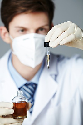 포토 JPG 스튜디오촬영 서양인 해외기획촬영 직업 응시 2012년태국 남자 과학 장갑 회색배경 실내 실험기구 실험 마스크 한명 들기 사람 상반신 20대 성인 앞모습 아웃포커스 관찰 가운 실험복 액체 병 연구원 스포이트 과학자 용액 청년만 청년남자만 청년남자한명만 성인남자한명만 국내포토 외국인 1 식기 시선 잡화 옷 뷰포인트 백그라운드 모션 촬영기법 청년 내부 회색 피펫 학자 남자만 남자한명만 성인남자만 성인만 파일형식