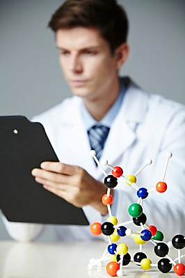 포토 JPG 스튜디오촬영 서양인 해외기획촬영 직업 2012년태국 남자 과학 무늬 탁자 회색배경 실내 실험 한명 들기 사람 상반신 20대 성인 아웃포커스 기록 가운 실험복 원소 화학 연구원 과학자 원자 서류판 청년만 청년남자만 청년남자한명만 성인남자한명만 국내포토 외국인 1 옷 가구 백그라운드 모션 촬영기법 청년 내부 사무용품 회색 학자 남자만 남자한명만 성인남자만 성인만 파일형식