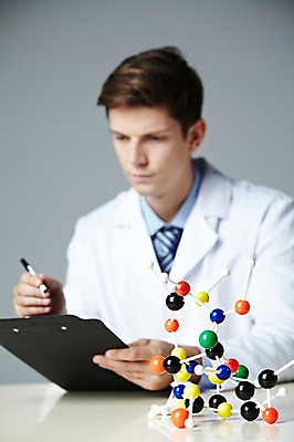 포토 JPG 스튜디오촬영 서양인 해외기획촬영 직업 2012년태국 남자 과학 무늬 탁자 회색배경 실내 실험 한명 들기 사람 상반신 20대 성인 아웃포커스 펜 기록 가운 실험복 원소 화학 연구원 과학자 원자 서류판 청년만 청년남자만 청년남자한명만 성인남자한명만 국내포토 외국인 1 옷 가구 백그라운드 모션 촬영기법 청년 내부 필기구 사무용품 회색 학자 남자만 남자한명만 성인남자만 성인만 파일형식