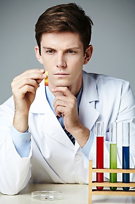 포토 JPG 스튜디오촬영 서양인 해외기획촬영 직업 응시 2012년태국 남자 종이 과학 탁자 회색배경 실내 실험기구 실험 한명 들기 사람 상반신 20대 성인 앞모습 관찰 가운 실험복 액체 연구원 과학자 시험관 용액 리트머스 리트머스종이 샬레 시험관대 청년만 청년남자만 청년남자한명만 성인남자한명만 국내포토 외국인 1 시선 옷 뷰포인트 가구 백그라운드 모션 청년 내부 회색 학자 남자만 남자한명만 성인남자만 성인만 파일형식