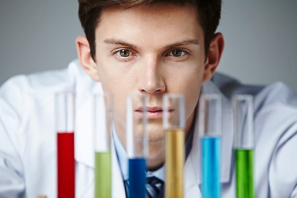 포토 JPG 스튜디오촬영 서양인 해외기획촬영 직업 응시 2012년태국 남자 과학 회색배경 실내 실험기구 실험 한명 사람 상반신 20대 성인 앞모습 아웃포커스 관찰 가운 실험복 액체 연구원 과학자 시험관 용액 청년만 청년남자만 청년남자한명만 성인남자한명만 국내포토 외국인 1 시선 옷 뷰포인트 백그라운드 모션 촬영기법 청년 내부 회색 학자 남자만 남자한명만 성인남자만 성인만 파일형식