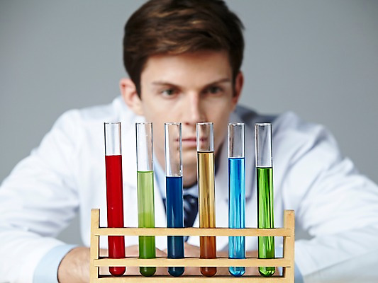 포토 JPG 스튜디오촬영 서양인 해외기획촬영 직업 응시 2012년태국 남자 과학 회색배경 실내 실험기구 실험 한명 사람 상반신 20대 성인 앞모습 아웃포커스 관찰 가운 실험복 액체 연구원 과학자 시험관 용액 시험관대 청년만 청년남자만 청년남자한명만 성인남자한명만 국내포토 외국인 1 시선 옷 뷰포인트 백그라운드 모션 촬영기법 청년 내부 회색 학자 남자만 남자한명만 성인남자만 성인만 파일형식