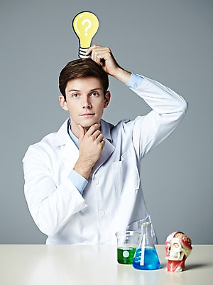포토 JPG 스튜디오촬영 서양인 해외기획촬영 직업 2012년태국 남자 과학 생각 전구 인체모형 탁자 회색배경 아이디어 실내 실험기구 실험 한명 들기 사람 상반신 20대 성인 앞모습 가운 실험복 액체 연구원 과학자 플라스크 비커 삼각플라스크 용액 머리위 페이퍼플레이 청년만 청년남자만 청년남자한명만 성인남자한명만 국내포토 외국인 1 옷 뷰포인트 가구 백그라운드 컨셉 모션 청년 내부 모형 회색 학자 남자만 남자한명만 성인남자만 성인만 파일형식