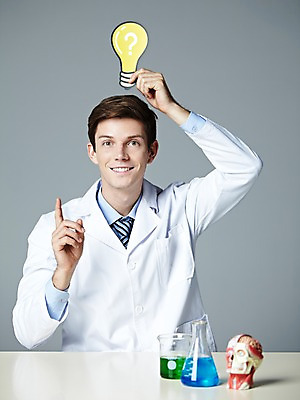 포토 JPG 스튜디오촬영 서양인 해외기획촬영 직업 2012년태국 남자 과학 생각 전구 인체모형 탁자 회색배경 아이디어 실내 실험기구 실험 한명 웃음 들기 사람 손짓 상반신 20대 성인 앞모습 가운 실험복 액체 연구원 과학자 플라스크 비커 삼각플라스크 용액 머리위 페이퍼플레이 청년만 청년남자만 청년남자한명만 성인남자한명만 국내포토 외국인 1 옷 뷰포인트 가구 백그라운드 컨셉 모션 표정 청년 내부 모형 회색 학자 남자만 남자한명만 성인남자만 성인만 파일형식