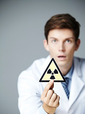 포토 JPG 스튜디오촬영 서양인 해외기획촬영 직업 2012년태국 남자 과학 회색배경 실내 실험 한명 들기 사람 상반신 20대 성인 앞모습 아웃포커스 가운 실험복 연구원 과학자 핵 페이퍼플레이 방사능 핵실험 청년만 청년남자만 청년남자한명만 성인남자한명만 국내포토 외국인 1 옷 뷰포인트 백그라운드 모션 촬영기법 청년 내부 회색 학자 남자만 남자한명만 성인남자만 성인만 파일형식