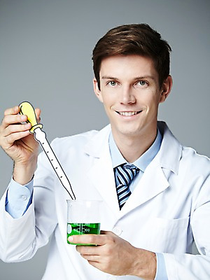 포토 JPG 스튜디오촬영 서양인 해외기획촬영 직업 2012년태국 남자 과학 회색배경 실내 실험기구 실험 한명 웃음 들기 사람 상반신 20대 성인 앞모습 가운 실험복 액체 연구원 스포이트 과학자 비커 용액 페이퍼플레이 청년만 청년남자만 청년남자한명만 성인남자한명만 국내포토 외국인 1 옷 뷰포인트 백그라운드 모션 표정 청년 내부 회색 피펫 학자 남자만 남자한명만 성인남자만 성인만 파일형식