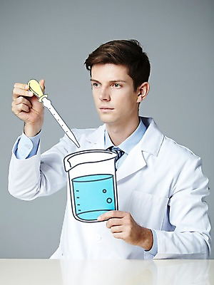 포토 JPG 스튜디오촬영 서양인 해외기획촬영 직업 응시 2012년태국 남자 과학 탁자 회색배경 실내 실험기구 실험 한명 들기 사람 상반신 20대 성인 앞모습 가운 실험복 액체 연구원 스포이트 과학자 비커 용액 페이퍼플레이 청년만 청년남자만 청년남자한명만 성인남자한명만 국내포토 외국인 1 시선 옷 뷰포인트 가구 백그라운드 모션 청년 내부 회색 피펫 학자 남자만 남자한명만 성인남자만 성인만 파일형식