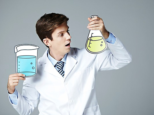 포토 JPG 스튜디오촬영 서양인 해외기획촬영 직업 2012년태국 남자 과학 회색배경 실내 실험기구 실험 한명 들기 사람 상반신 20대 성인 앞모습 가운 실험복 액체 연구원 과학자 플라스크 비커 삼각플라스크 용액 페이퍼플레이 청년만 청년남자만 청년남자한명만 성인남자한명만 국내포토 외국인 1 옷 뷰포인트 백그라운드 모션 청년 내부 회색 학자 남자만 남자한명만 성인남자만 성인만 파일형식