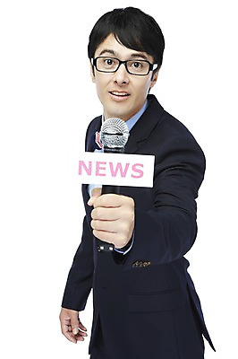 포토 JPG 스튜디오촬영 서양인 해외기획촬영 직업 2012년태국 남자 안경 실내 한명 들기 누끼 사람 정장 상반신 성인 앞모습 30대 뉴스 아나운서 사회자 마이크 쇼 인터뷰 진행 성인남자한명만 장년만 장년남자만 장년남자한명만 국내포토 외국인 1 잡화 옷 뷰포인트 음향기기 모션 내부 장년 남자만 남자한명만 성인남자만 성인만 파일형식