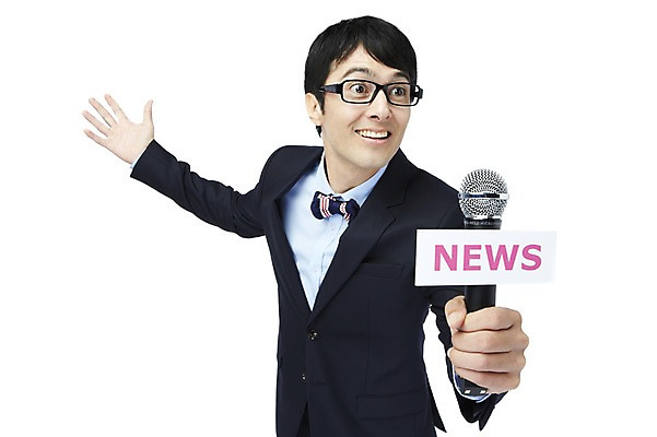 포토 JPG 스튜디오촬영 서양인 해외기획촬영 직업 2012년태국 남자 안경 실내 한명 웃음 들기 누끼 사람 정장 손짓 상반신 성인 앞모습 30대 뉴스 아나운서 사회자 마이크 쇼 인터뷰 진행 성인남자한명만 장년만 장년남자만 장년남자한명만 국내포토 외국인 1 잡화 옷 뷰포인트 음향기기 모션 표정 내부 장년 남자만 남자한명만 성인남자만 성인만 파일형식