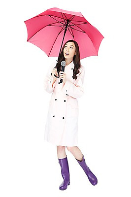 포토 JPG 스튜디오촬영 전신 서양인 해외기획촬영 직업 2012년태국 여자 우산 날씨 실내 장화 한명 서기 들기 누끼 사람 20대 성인 앞모습 올려보기 비 일기예보 마이크 기상캐스터 레인부츠 청년만 청년여자만 청년여자한명만 성인여자한명만 국내포토 자연요소 외국인 1 뷰포인트 음향기기 신발 모션 부츠 청년 내부 여자만 여자한명만 성인여자만 성인만 파일형식