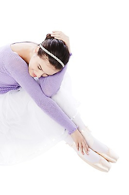 포토 JPG 스튜디오촬영 서양인 해외기획촬영 직업 2012년태국 여자 휴식 실내 한명 누끼 사람 앉기 20대 성인 춤 발레 발레리나 발레복 토슈즈 청년만 청년여자만 청년여자한명만 성인여자한명만 국내포토 외국인 1 옷 신발 컨셉 모션 문화예술 청년 내부 여자만 여자한명만 성인여자만 성인만 파일형식