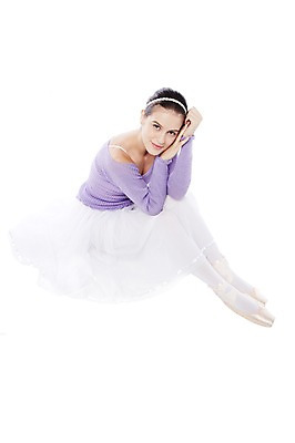 포토 JPG 스튜디오촬영 전신 서양인 해외기획촬영 직업 2012년태국 여자 휴식 실내 한명 누끼 사람 앉기 20대 성인 춤 발레 발레리나 발레복 토슈즈 청년만 청년여자만 청년여자한명만 성인여자한명만 국내포토 외국인 1 옷 신발 컨셉 모션 문화예술 청년 내부 여자만 여자한명만 성인여자만 성인만 파일형식