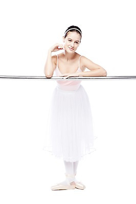 포토 JPG 스튜디오촬영 전신 서양인 해외기획촬영 직업 2012년태국 여자 실내 한명 서기 누끼 사람 20대 성인 앞모습 춤 발레 발레리나 발레복 토슈즈 봉 청년만 청년여자만 청년여자한명만 성인여자한명만 국내포토 외국인 1 옷 뷰포인트 신발 모션 문화예술 청년 내부 여자만 여자한명만 성인여자만 성인만 파일형식