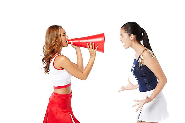 포토 JPG 스튜디오촬영 외국인 해외기획촬영 직업 2012년태국 여자 유니폼 응원 실내 서기 들기 누끼 사람 상반신 20대 성인 두명 옆모습 마주보기 확성기 외침 듣기 찡그림 치어리더 응원복 성인여자만 청년만 청년여자만 성인만 국내포토 옷 뷰포인트 모션 표정 인종 청년 내부 소리 여자만 파일형식