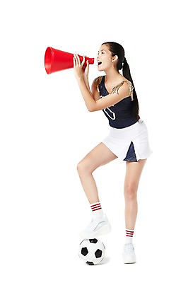 포토 JPG 스튜디오촬영 전신 외국인 해외기획촬영 직업 2012년태국 여자 스포츠 유니폼 축구공 공 응원 실내 한명 서기 들기 누끼 사람 20대 성인 옆모습 운동 축구 확성기 외침 치어리더 응원복 밟기 청년만 청년여자만 청년여자한명만 성인여자한명만 국내포토 1 옷 뷰포인트 축구용품 모션 건강 인종 청년 내부 구기 소리 여자만 여자한명만 성인여자만 성인만 파일형식